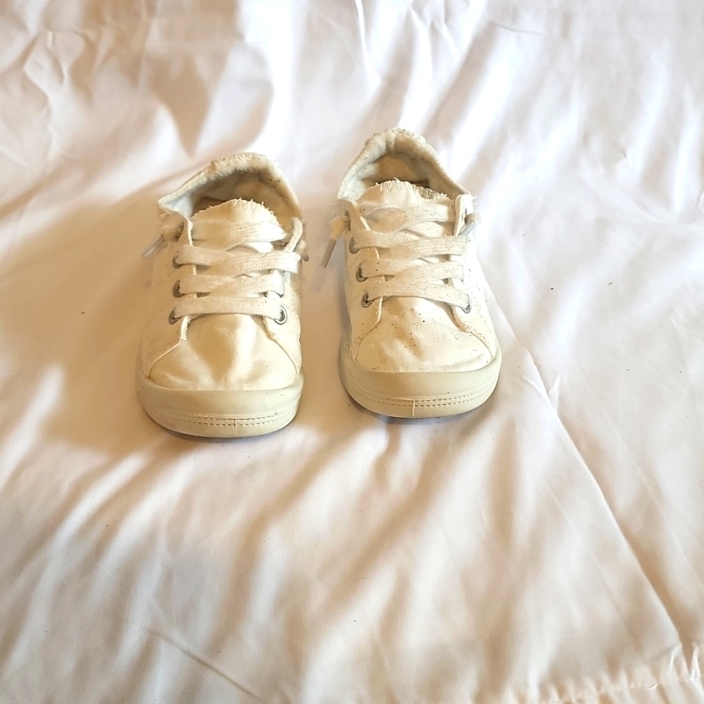 Girls slip on canvas sneaker
